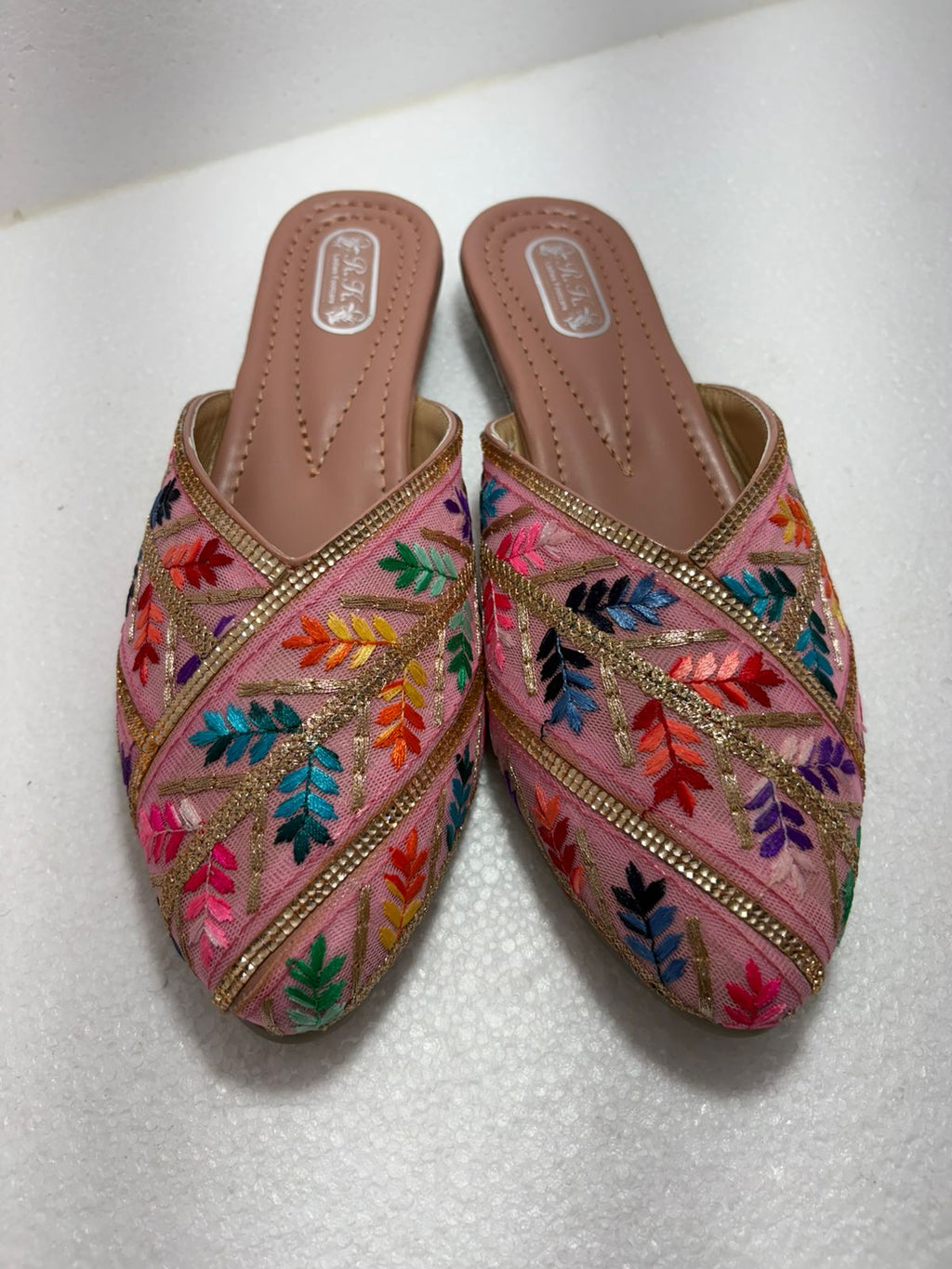 Vinayak Footwear Traditional Indian Mojari for Wedding | Sparkly Bridal Juttis for Lehenga