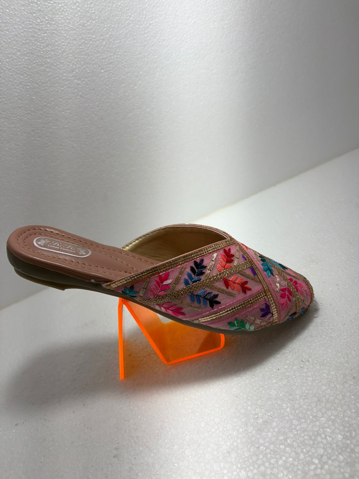 Vinayak Footwear Traditional Indian Mojari for Wedding | Sparkly Bridal Juttis for Lehenga