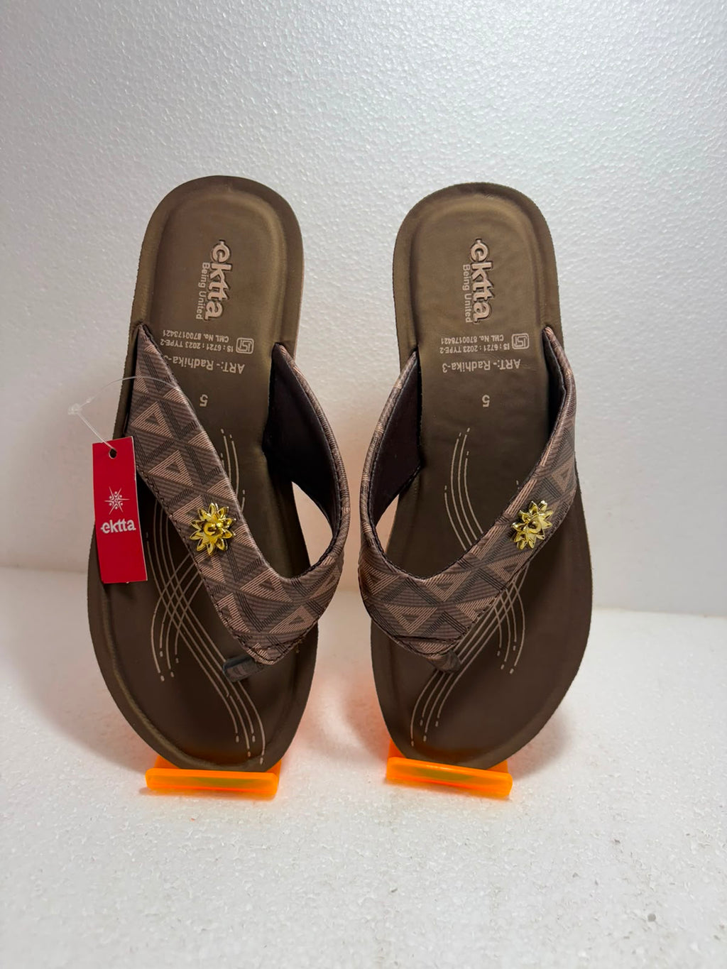: Stylish Women’s Brown Printed Flip-Flops – Trendy Ethnic Design with Gold Accent for Daily & Casual Wear