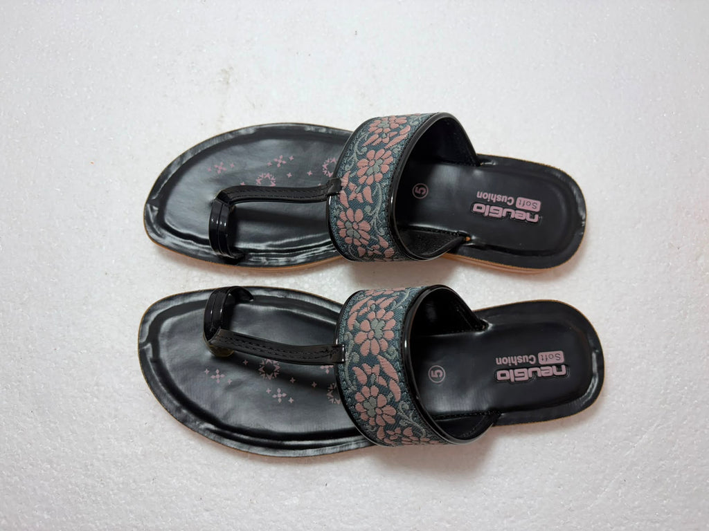 Stylish Women’s Black Soft Cushion Sandals – Elegant Floral Embellished Daily Wear Chappal