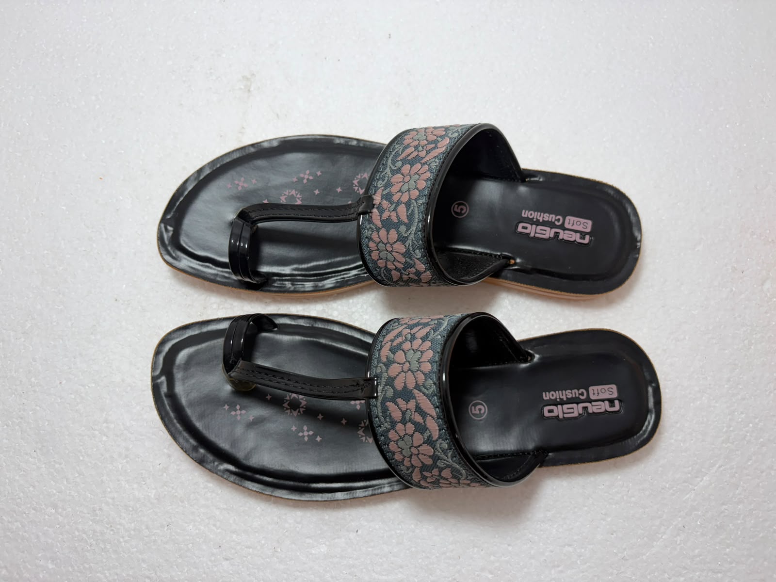 Stylish Women’s Black Soft Cushion Sandals – Elegant Floral Embellished Daily Wear Chappal