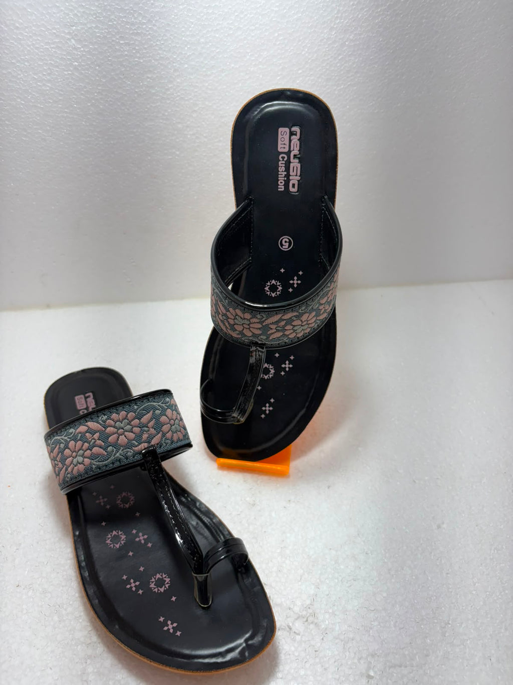 Stylish Women’s Black Soft Cushion Sandals – Elegant Floral Embellished Daily Wear Chappal