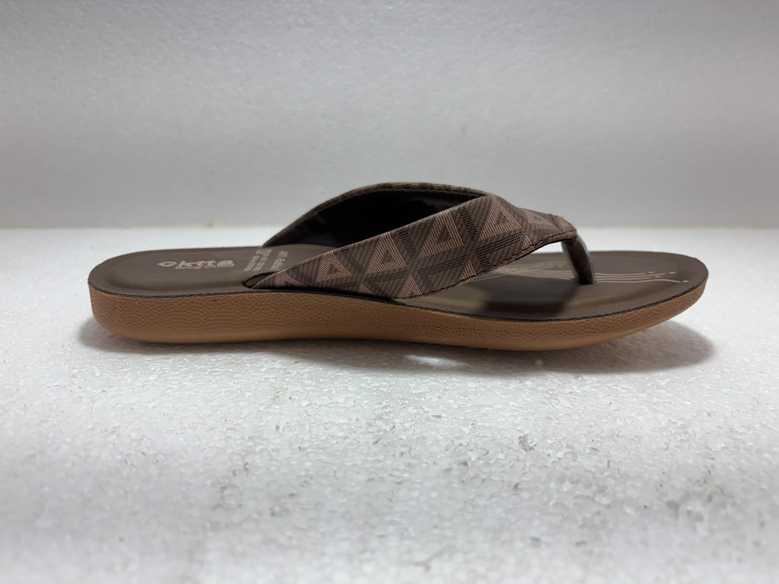 : Stylish Women’s Brown Printed Flip-Flops – Trendy Ethnic Design with Gold Accent for Daily & Casual Wear