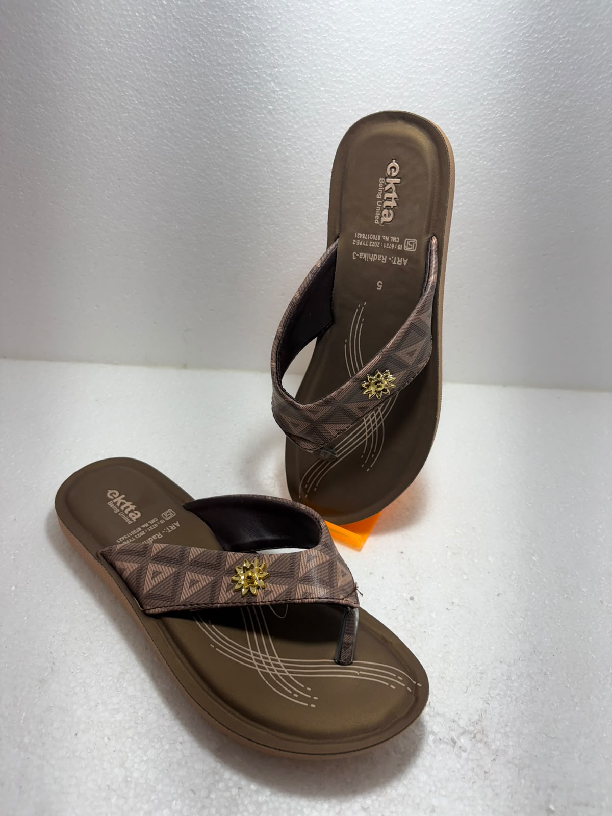 : Stylish Women’s Brown Printed Flip-Flops – Trendy Ethnic Design with Gold Accent for Daily & Casual Wear