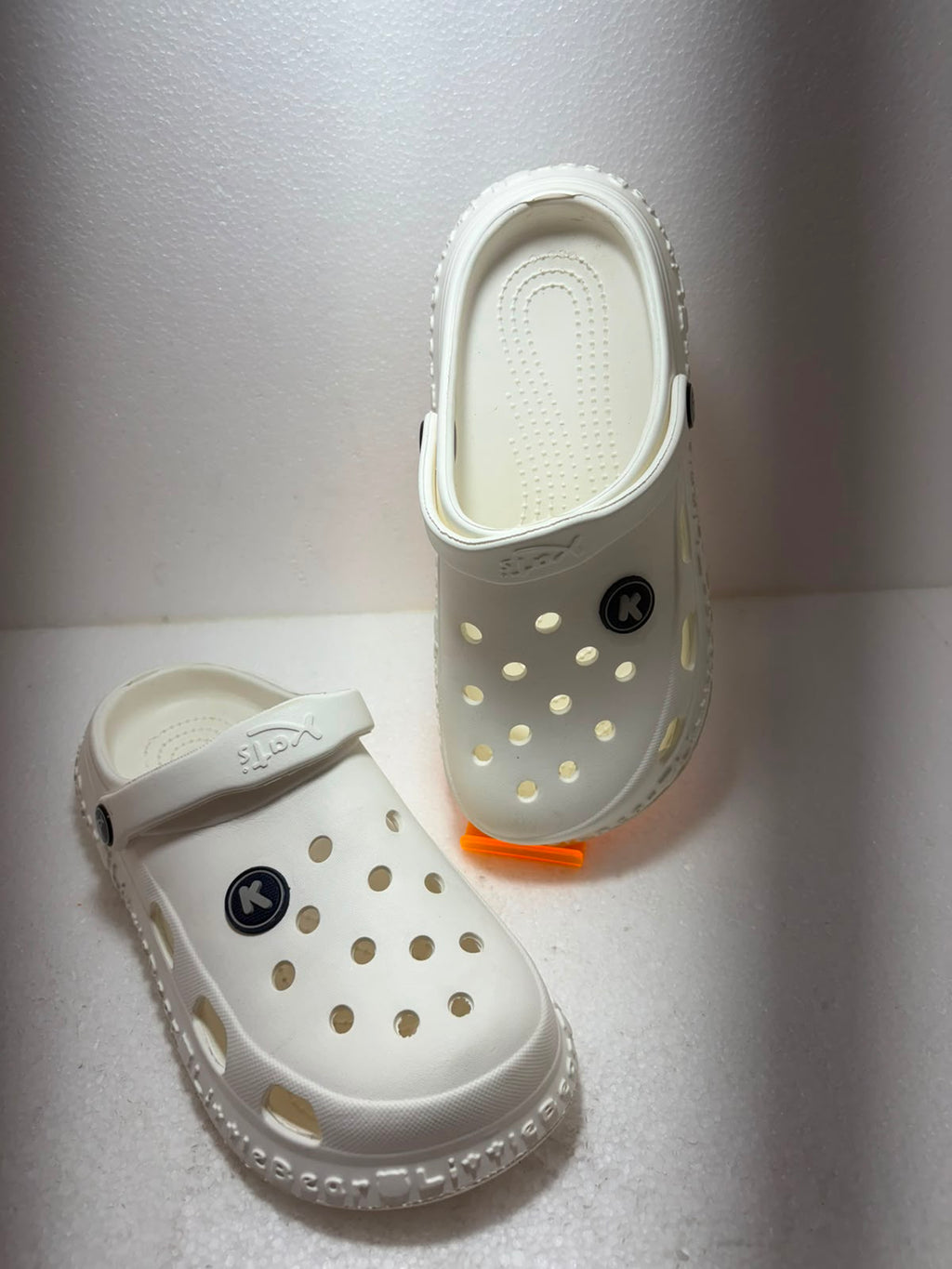 Ultra-Comfortable White Clogs for Men & Women – Lightweight, Breathable & Anti-Slip Daily Wear Sandals